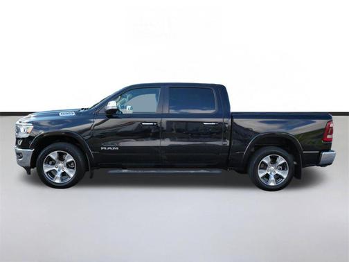 Diamond Black Crystal Pearlcoat 2021 RAM 1500 Laramie