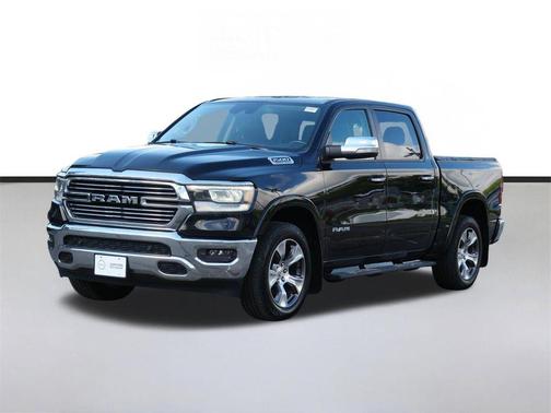 Diamond Black Crystal Pearlcoat 2021 RAM 1500 Laramie