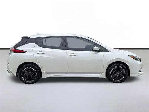 Pearl White Tricoat 2024 Nissan Leaf SV PLUS