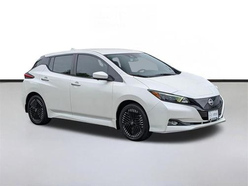 Pearl White Tricoat 2024 Nissan Leaf SV PLUS