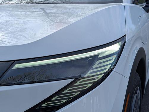 Everest White Pearl Tricoat 2026 Nissan Leaf S+