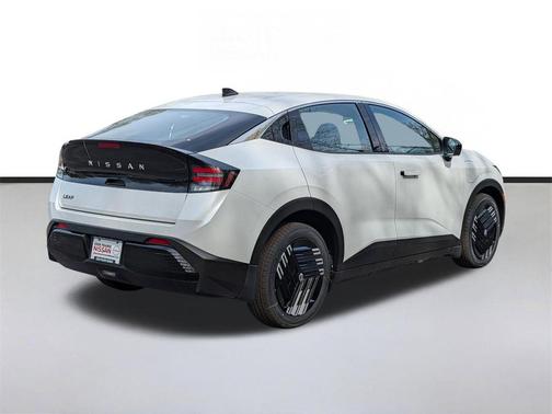 Everest White Pearl Tricoat 2026 Nissan Leaf S+