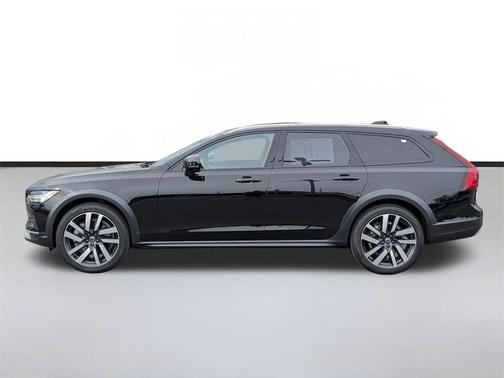 Onyx Black Metallic 2025 Volvo V90 Cross Country Plus, B6 AWD Gas (mild hybrid)