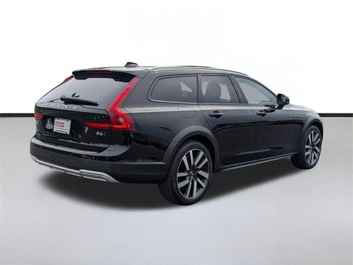 Onyx Black Metallic 2025 Volvo V90 Cross Country Plus, B6 AWD Gas (mild hybrid)