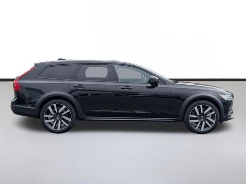 Onyx Black Metallic 2025 Volvo V90 Cross Country Plus, B6 AWD Gas (mild hybrid)
