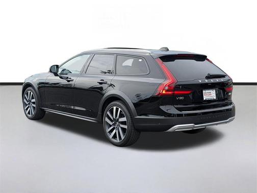 Onyx Black Metallic 2025 Volvo V90 Cross Country Plus, B6 AWD Gas (mild hybrid)