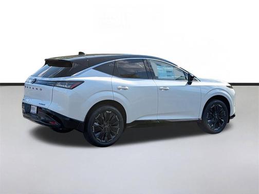 White / Black 2026 Nissan Murano Platinum