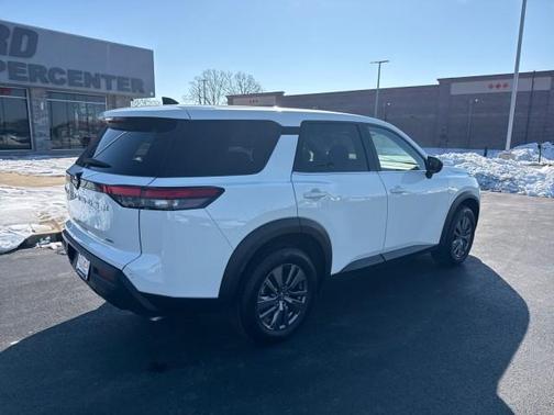 2023 Nissan Pathfinder S