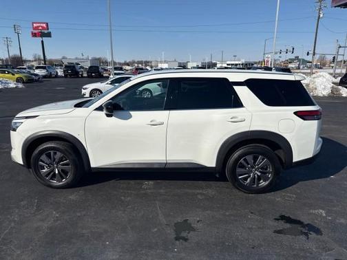 2023 Nissan Pathfinder S
