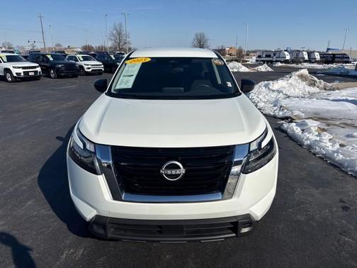 2023 Nissan Pathfinder S