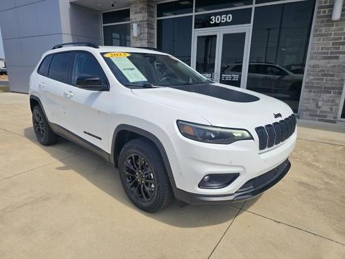 2023 Jeep Cherokee Altitude Lux