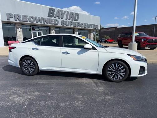 White 2023 Nissan Altima 2.5 SV