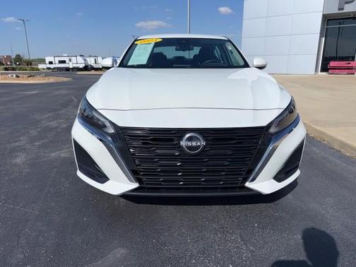 White 2023 Nissan Altima 2.5 SV