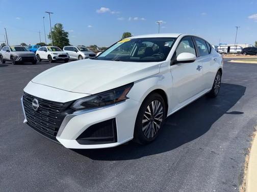 White 2023 Nissan Altima 2.5 SV