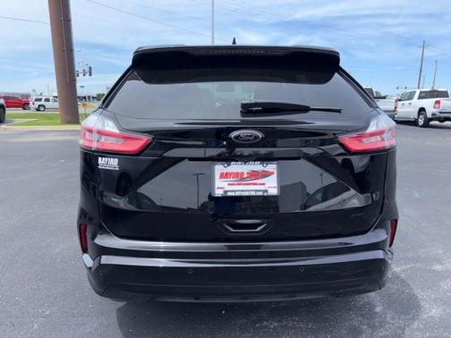 Black 2024 Ford Edge SE