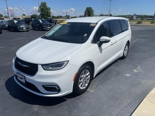 2023 Chrysler Pacifica Touring-L