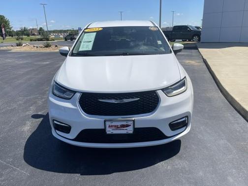2023 Chrysler Pacifica Touring-L