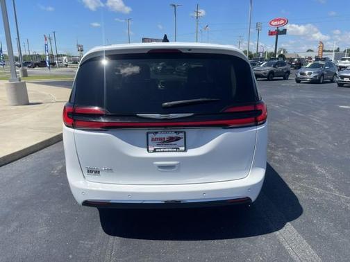 2023 Chrysler Pacifica Touring-L