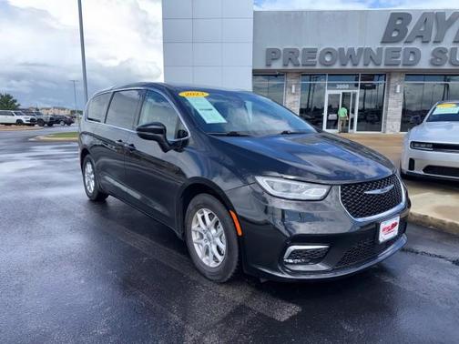 Brilliant Black Crystal Pearlcoat 2023 Chrysler Pacifica Touring-L