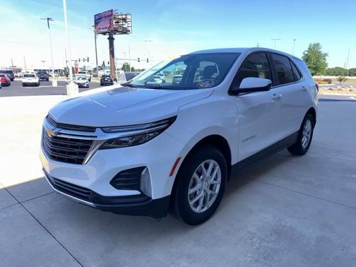 Iridescent Pearl Tricoat 2024 Chevrolet Equinox LT