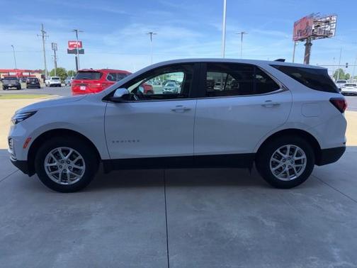 Iridescent Pearl Tricoat 2024 Chevrolet Equinox LT