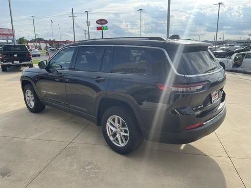 2022 Jeep Grand Cherokee L Laredo