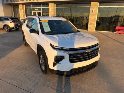 2025 Chevrolet Traverse LT