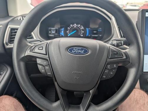 White 2024 Ford Edge SEL