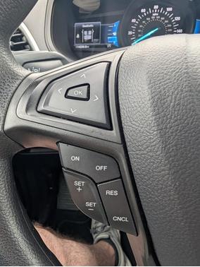 White 2024 Ford Edge SEL