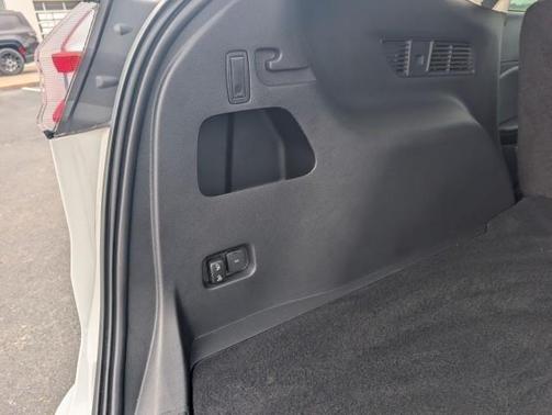 White 2024 Ford Edge SEL