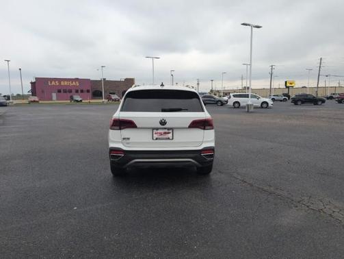 Pure White 2023 Volkswagen Taos 1.5T SE