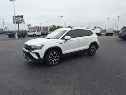 Pure White 2023 Volkswagen Taos 1.5T SE