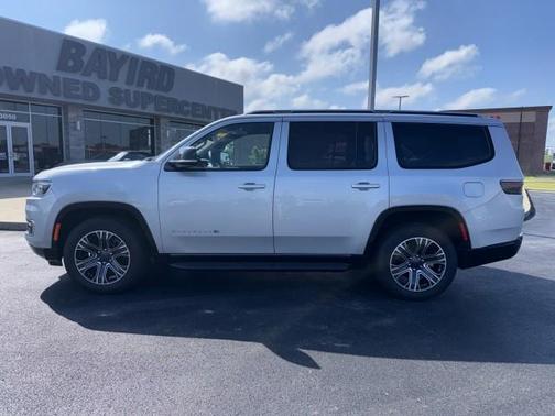 Silver 2024 Jeep Wagoneer Series II