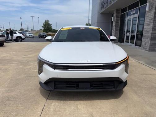 White 2025 Kia K4 LX