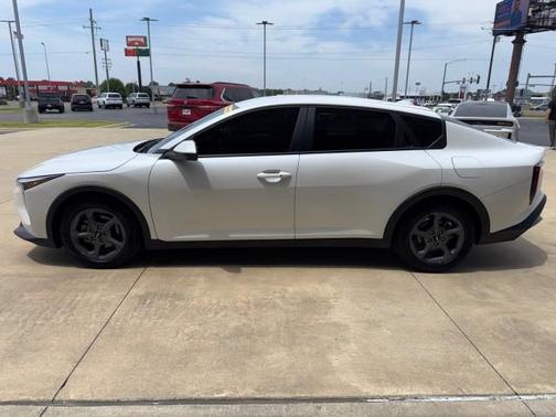 White 2025 Kia K4 LX
