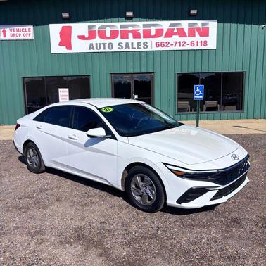 2025 Hyundai ELANTRA SE