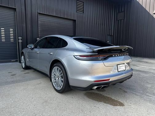 GT-Silver Metallic 2023 Porsche Panamera