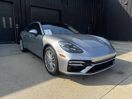 GT-Silver Metallic 2023 Porsche Panamera
