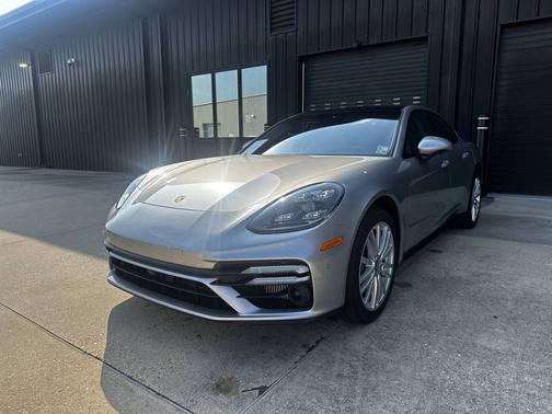 GT-Silver Metallic 2023 Porsche Panamera