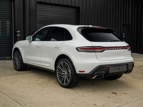 2025 Porsche Macan 