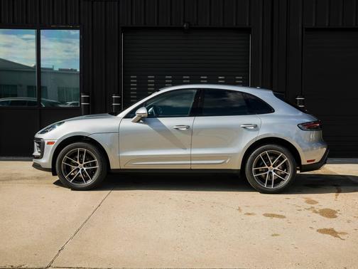 Dolomite Silver Metallic 2026 Porsche Macan