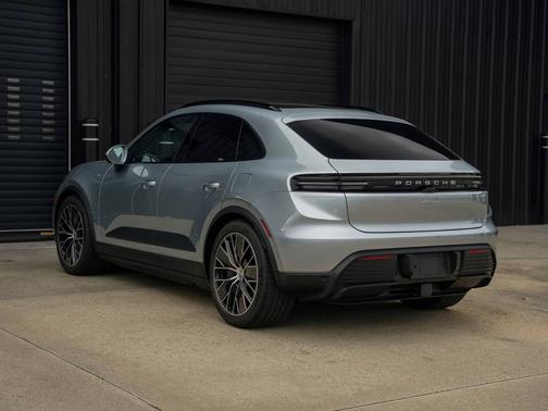 2025 Porsche Macan 