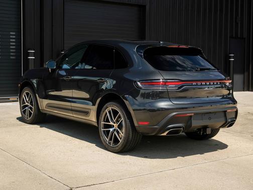 Volcano Grey Metallic 2026 Porsche Macan