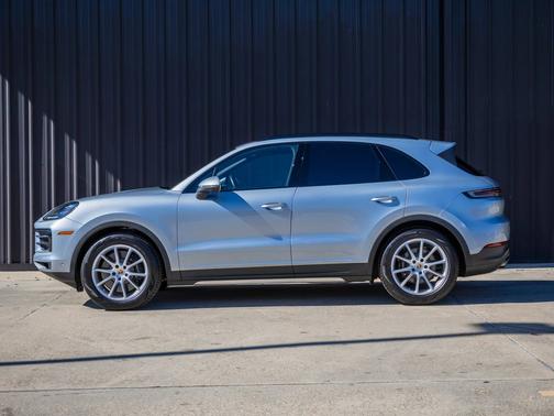 Dolomite Silver Metallic 2025 Porsche Cayenne