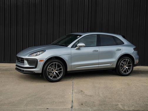 Dolomite Silver Metallic 2026 Porsche Macan