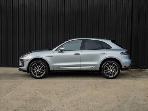 Dolomite Silver Metallic 2026 Porsche Macan