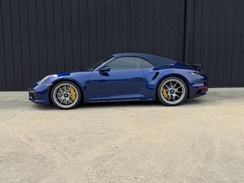 Gentian Blue Metallic 2022 Porsche 911