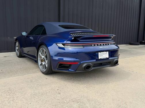 Gentian Blue Metallic 2022 Porsche 911