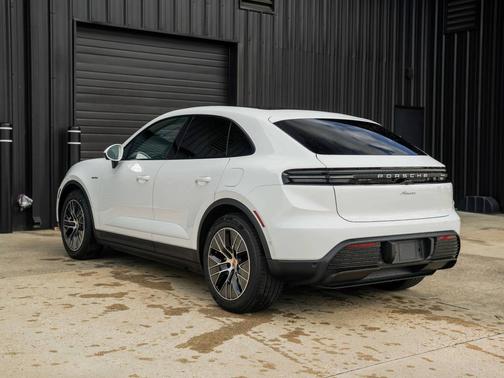 2025 Porsche Macan 