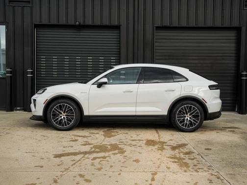 2025 Porsche Macan 